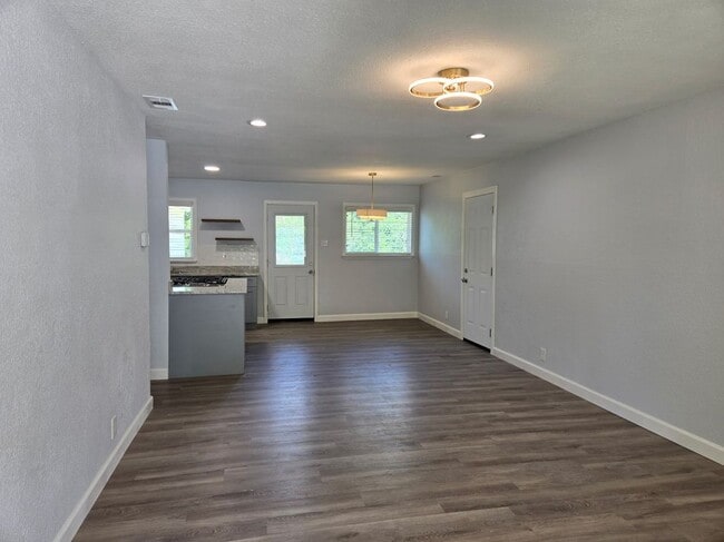 Building Photo - 2647 Springvale Dr