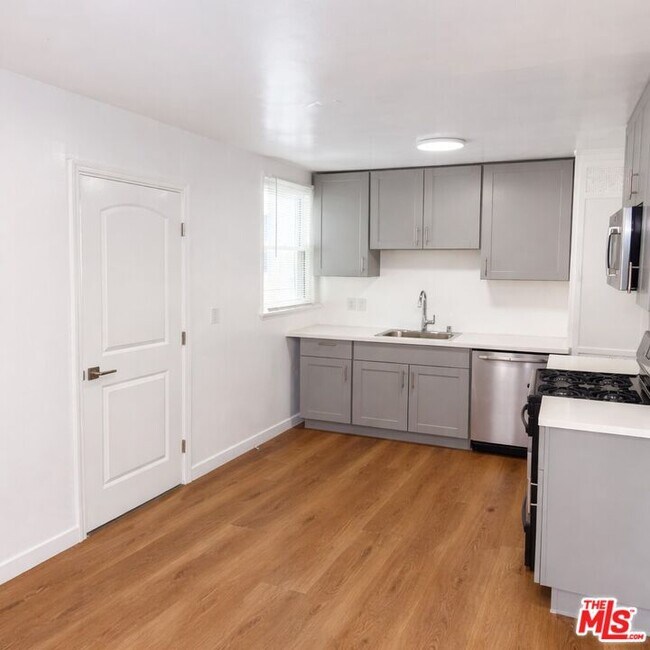 Foto del edificio - 9132 Crenshaw Blvd