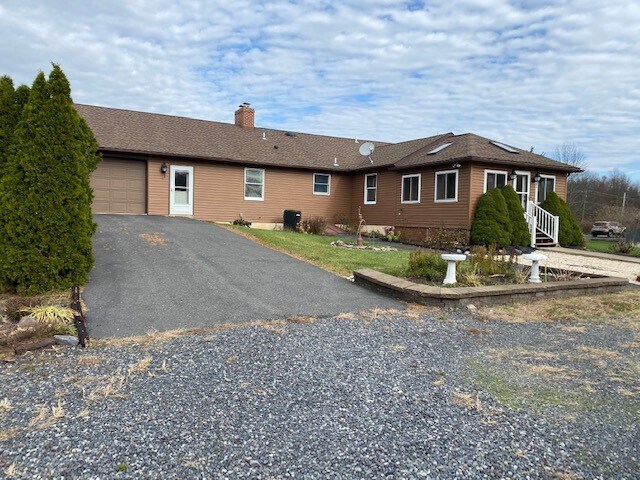 Building Photo - 2165 Trumbauersville Rd