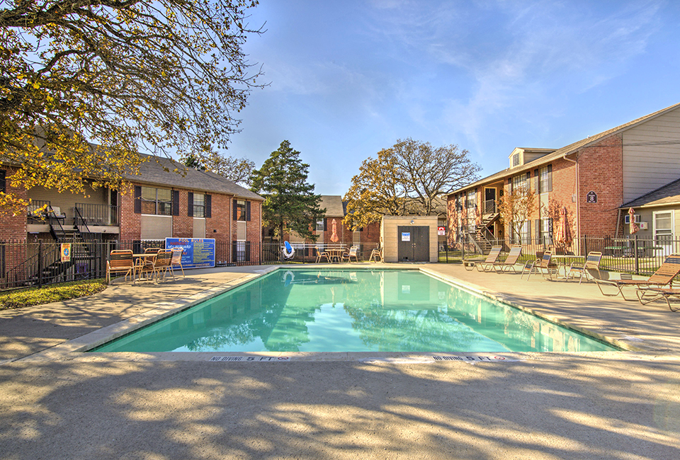 Primary Photo - Rolling Oaks Apartment Homes