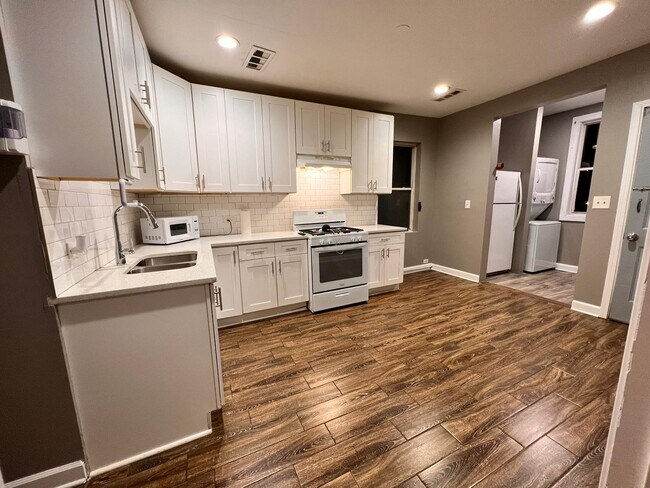 Foto del edificio - 4907 W Bloomingdale Ave