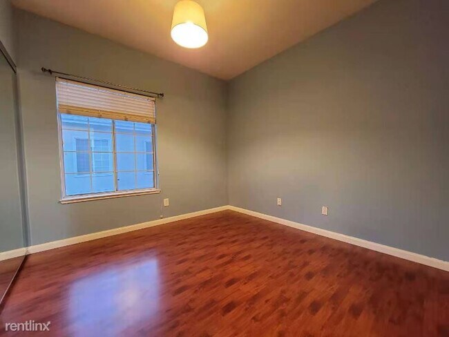 Building Photo - 2 br, 1 bath Condo - 1490 Thrush Ave
