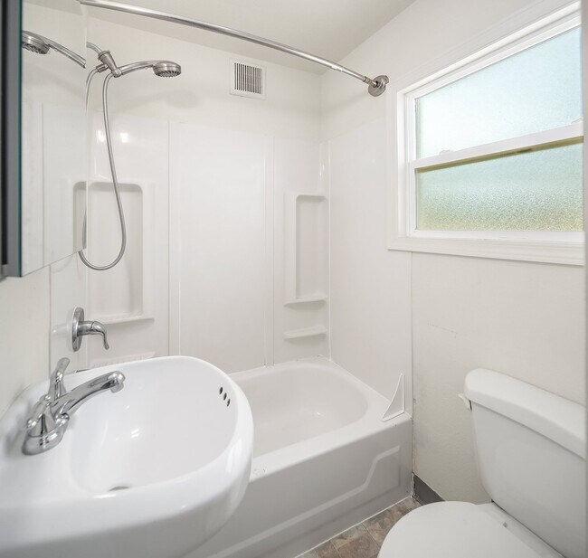 Foto del edificio - 5444 Kirkwood Pl N