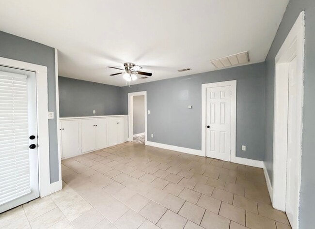 Foto del edificio - 2323 Spain St