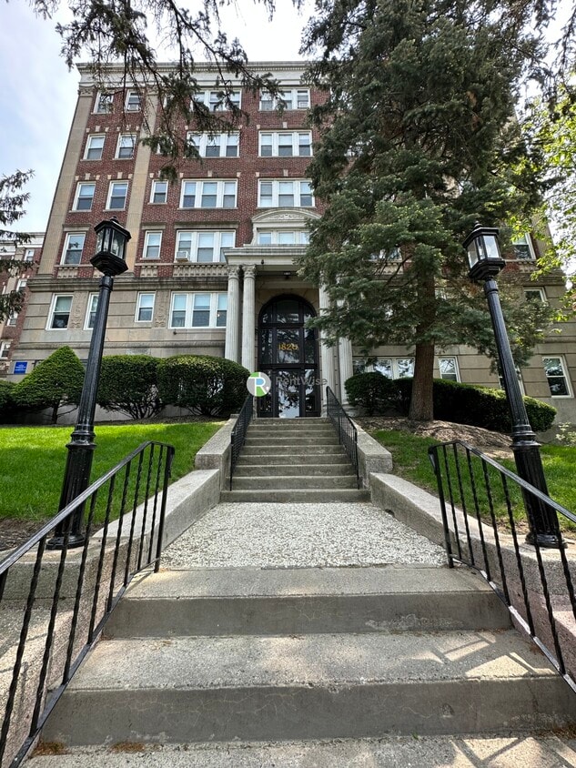 Primary Photo - 1820 Commonwealth Ave