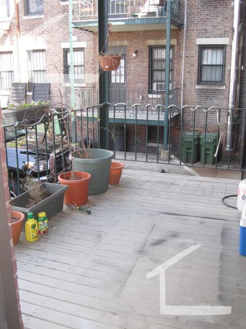 Primary Photo - 27 Glenville Ave