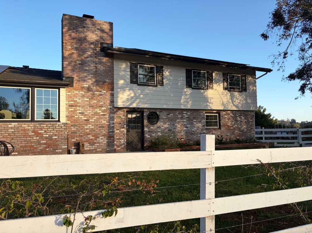Building Photo - 3427 N Twin Oaks Valley Rd