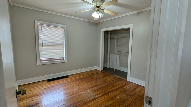Foto del edificio - 914 Kampenga, 3 bedroom house with basement