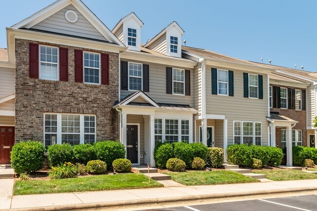 Building Photo - Excellent 2 BR Townhome close to Downtown Raleigh.  Available now!