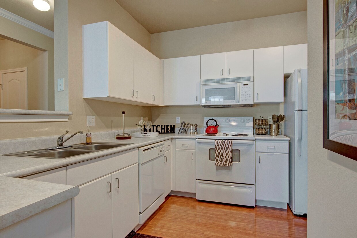 Stoneleigh Kitchen with Appliances - Stoneleigh at the Reserve