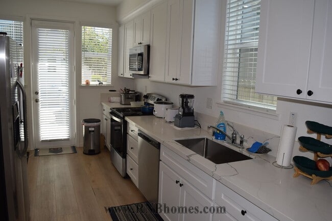 Building Photo - 5510 Brinef Dr