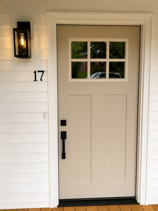 puerta principal - 17 Cherry St