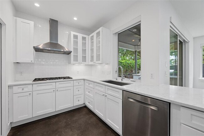 Building Photo - 1303 Azie Morton Rd