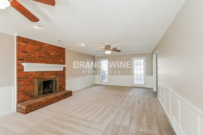 Building Photo - 292 E Valleywood Dr