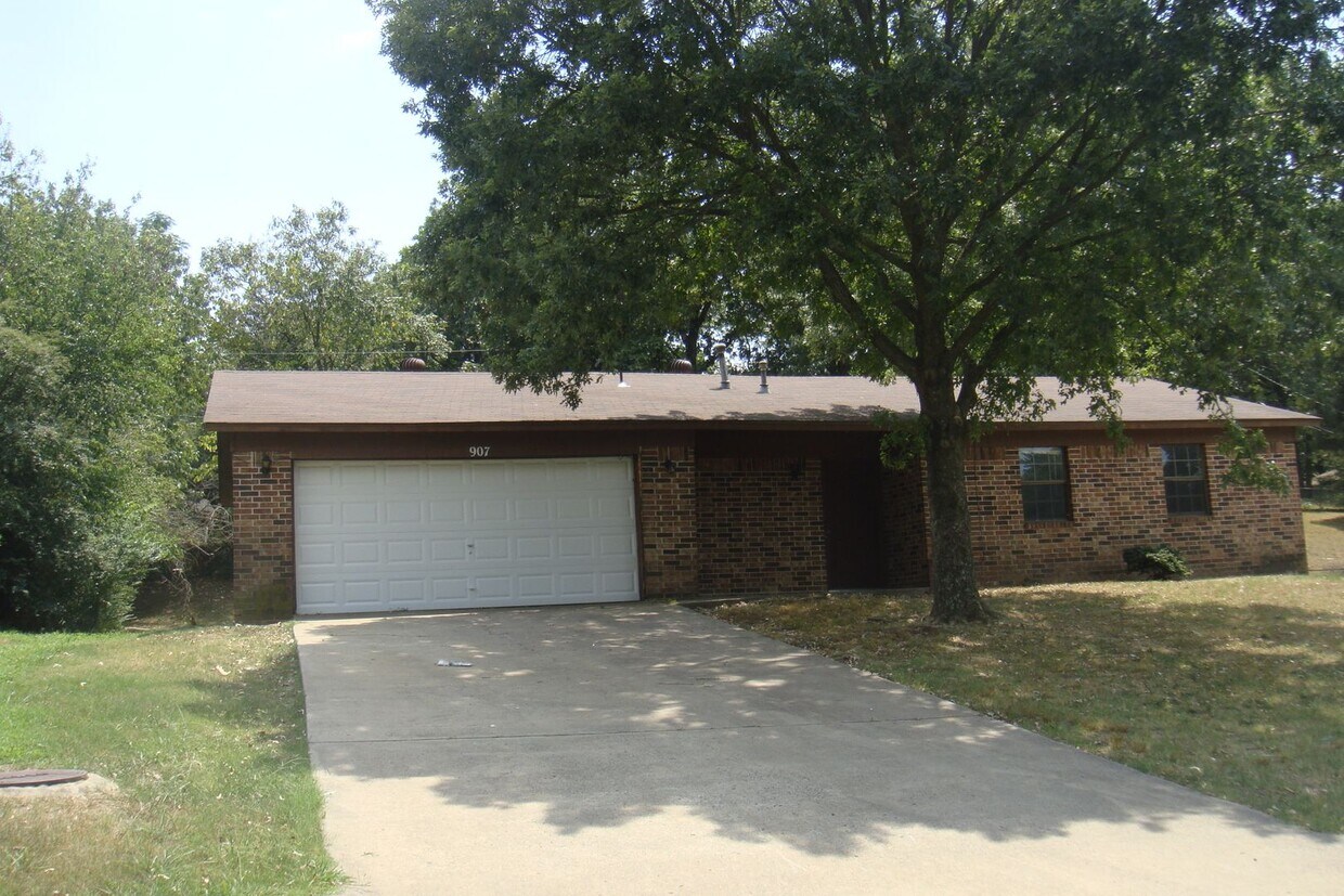 Foto principal - 907 W 17th Terrace