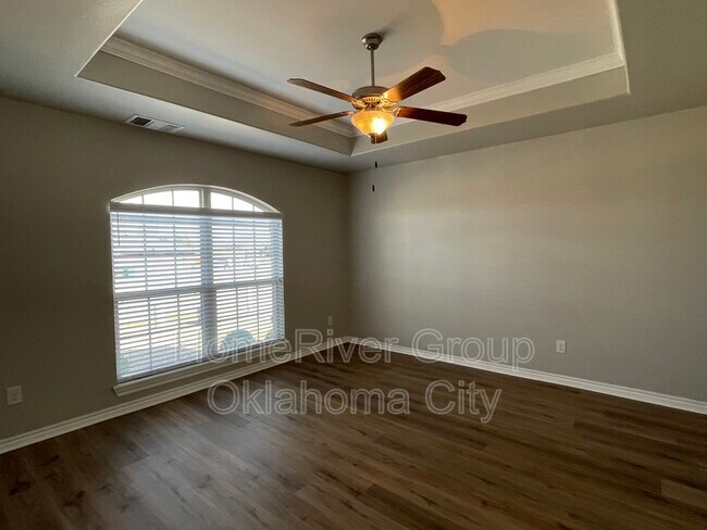 Building Photo - 2421 Shell Dr