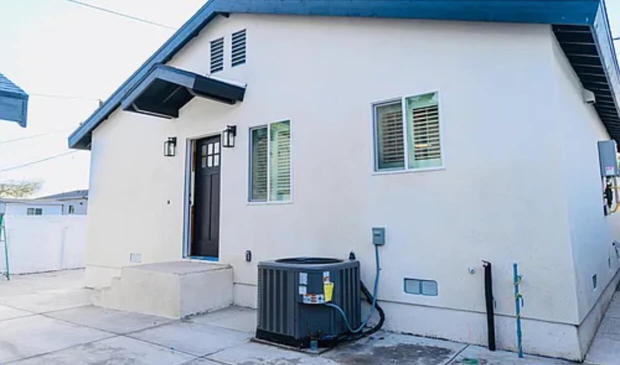 Primary Photo - 2203 N Brighton St