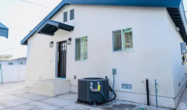 Building Photo - 2203 N Brighton St