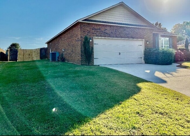 Building Photo - Fenced Yard with a HUGE Back Yard