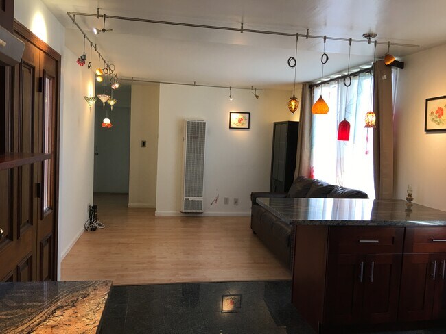 Dining & Living - 845 Hawthorne Pl