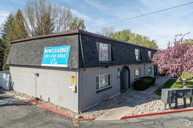 Building Photo - Azlee