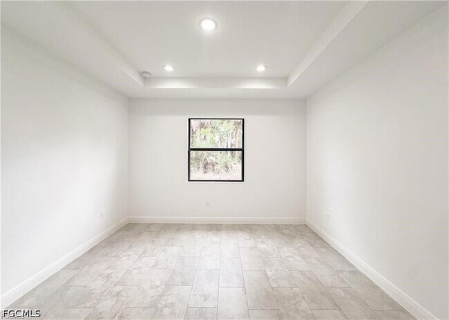 Building Photo - 1026 N Hilton Cir