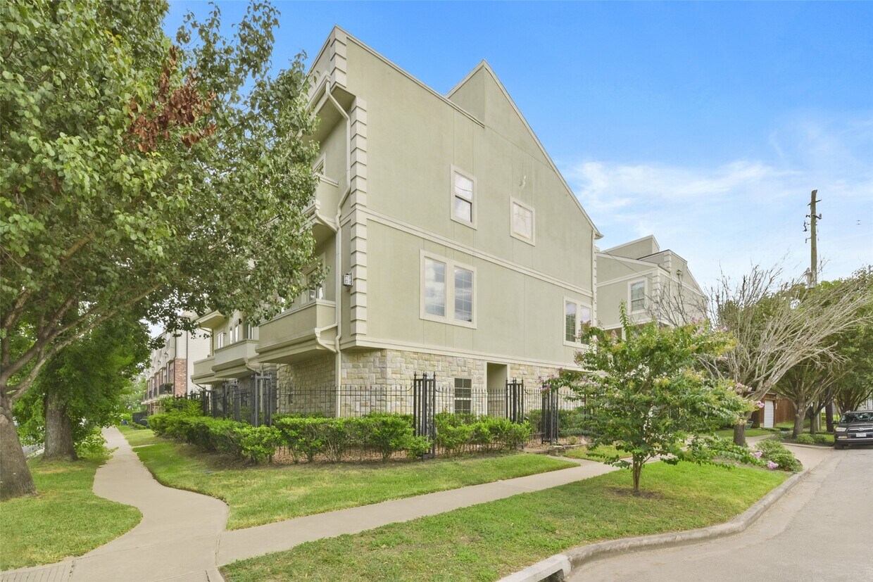 Foto principal - 4501 Crawford St