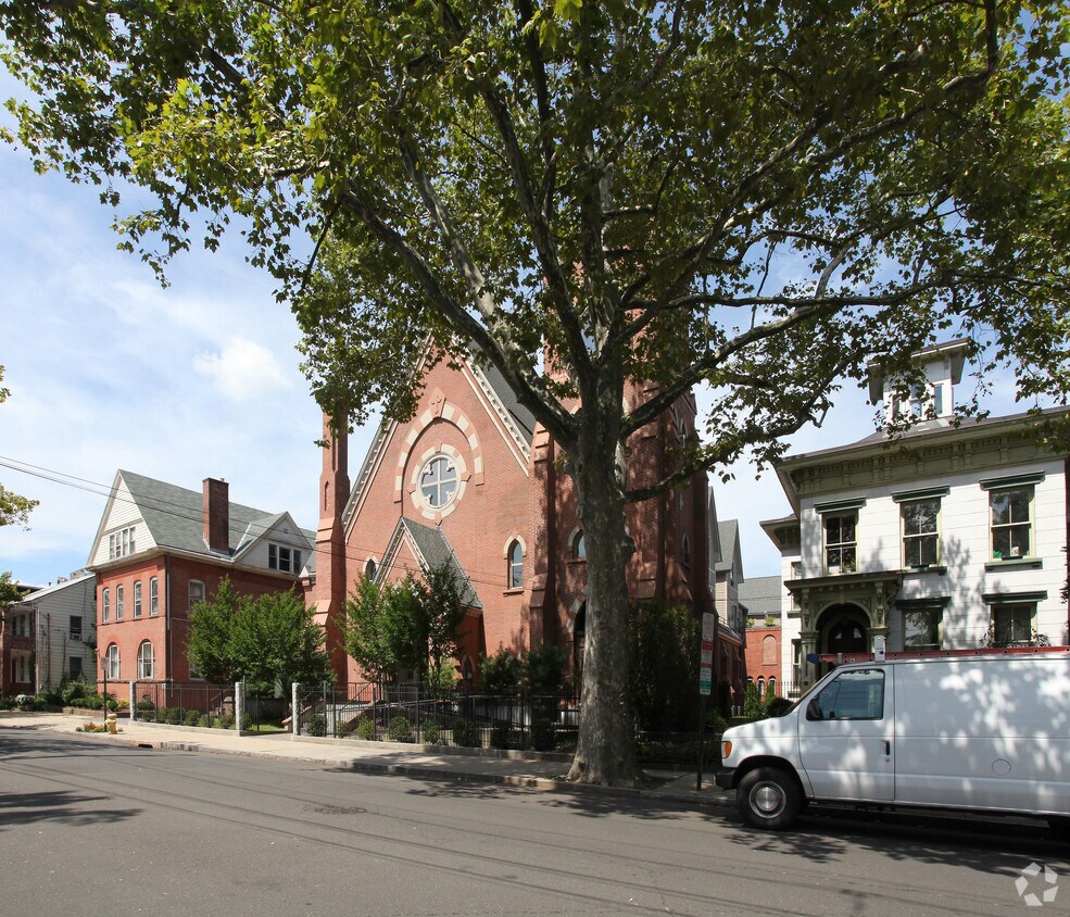 Building Photo - 329 Greene St