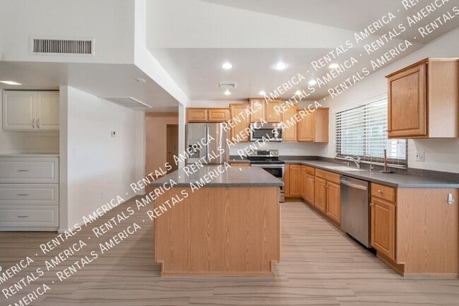 Building Photo - 3407 N Hartford St