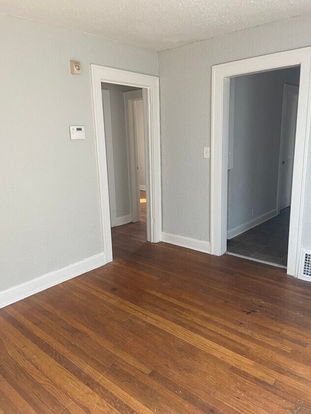 Foto principal - Great 2 Bedroom home in Kansas City!