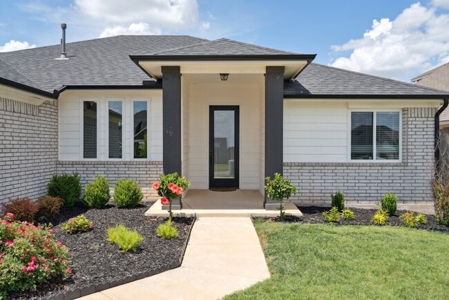 Building Photo - 15908 Buffalo Dr