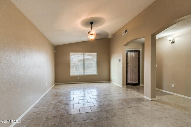 Foto del edificio - 14388 N Cave Dr