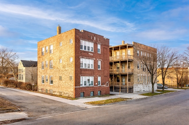 Building Photo - 843 E Marquette Rd