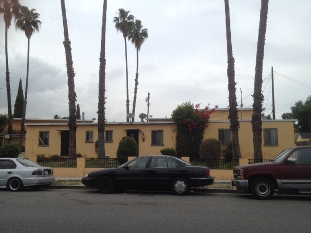 Primary Photo - 5819-5827 Cecilia St