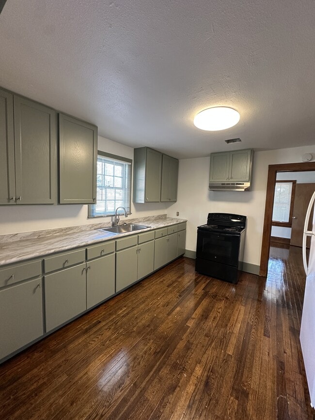 Foto del edificio - 900 Madeline Ave