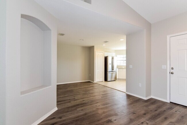 Foto del edificio - 8179 Woodvine Cir