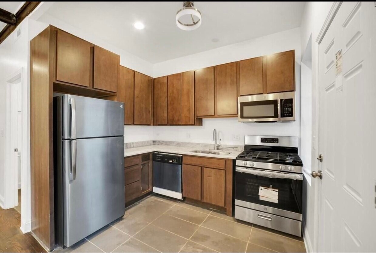 Foto principal - 4218 S Indiana Ave