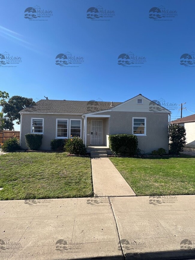 Building Photo - Single Story 3 BD/1BA Home with 2 Car Garage!