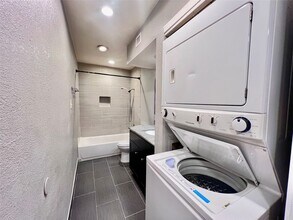 Building Photo - 10047 Westpark Dr