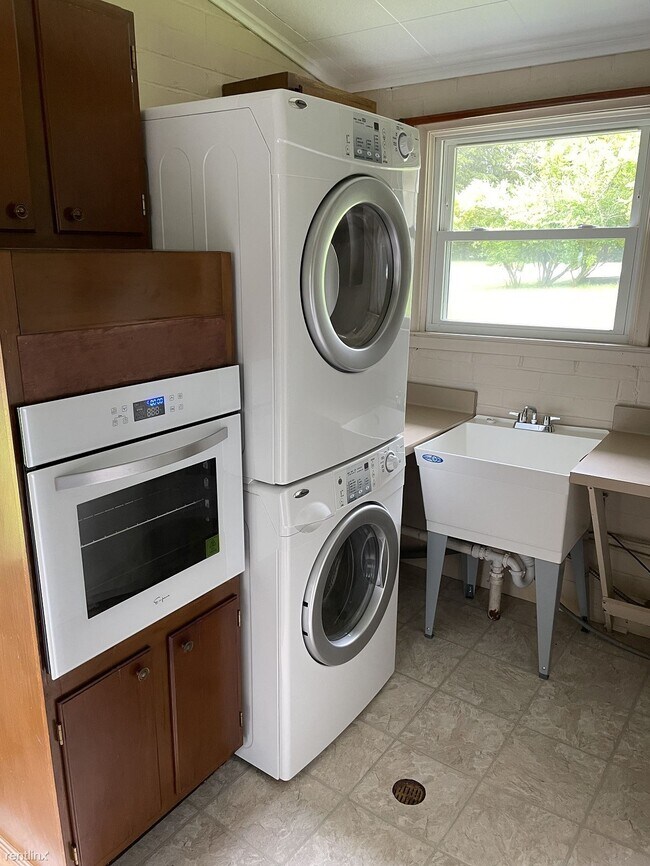 Building Photo - 2 br, 1 bath House - 102 White Lake Dr