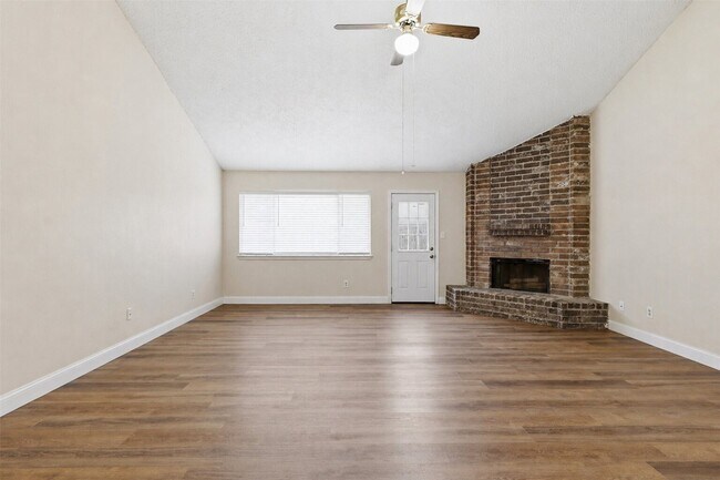 Foto del edificio - 16315 Dew Drop Ln