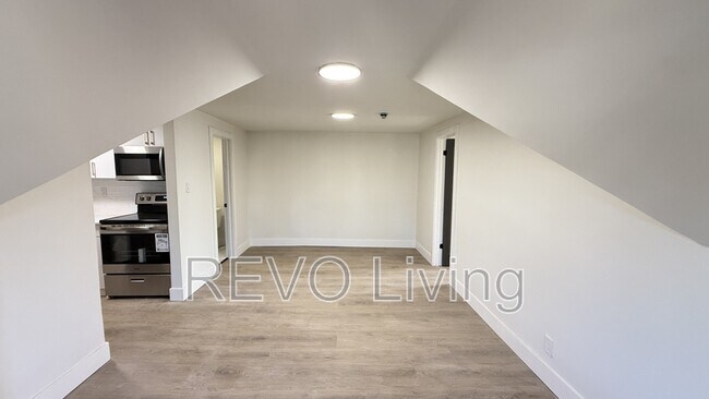 Photo du bâtiment - 4587-4587 Ryerson Crescent