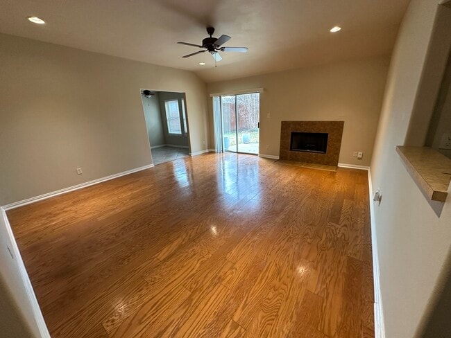 Foto del edificio - 3011 Lockmoor Ln