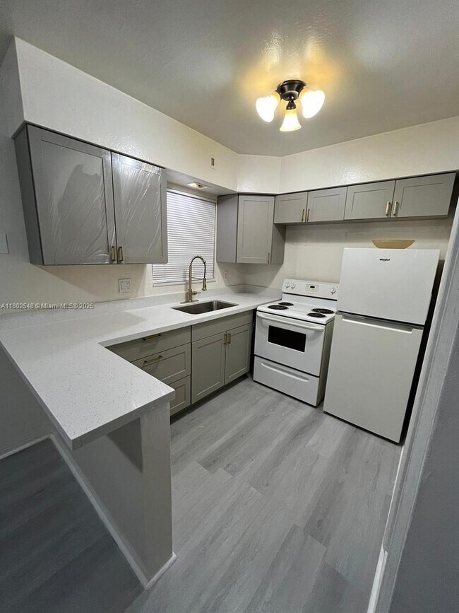Foto del edificio - 2450 Lincoln St