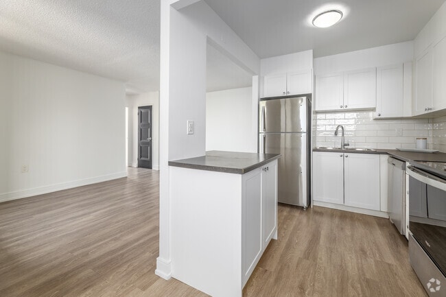 2BR, 1BA - 894SF - Kitchen - 292 Oakdale Avenue