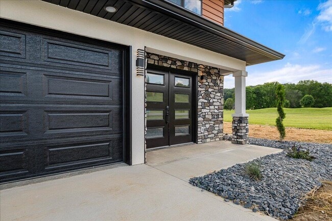 Building Photo - 143 Crooked Creek Dr