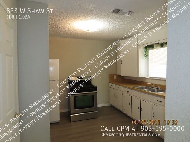 Foto del edificio - 833 W Shaw St