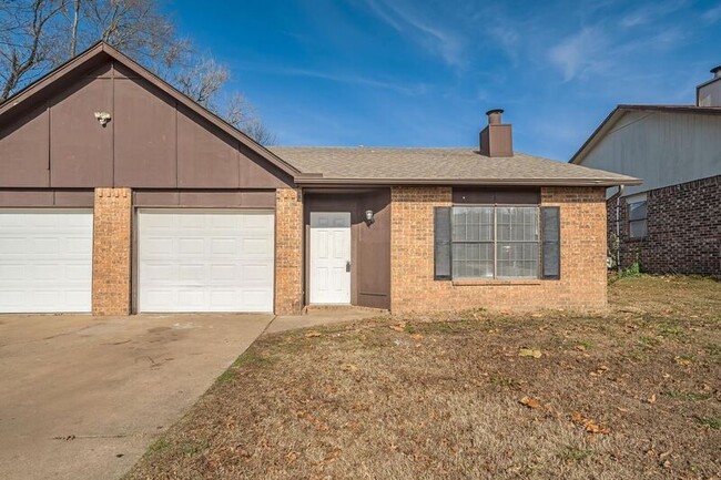 Building Photo - 2409-2411 Magnolia St