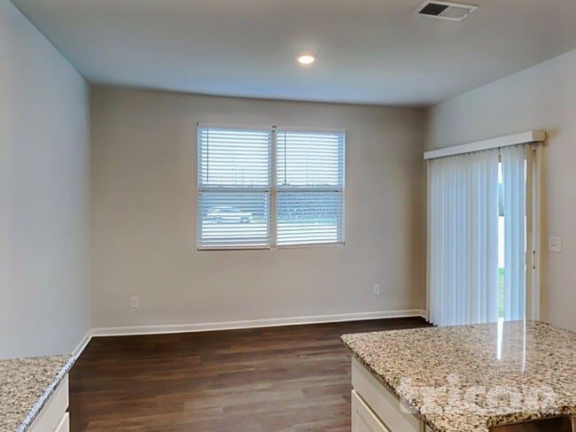 Foto del edificio - 8012 Craighead Dr