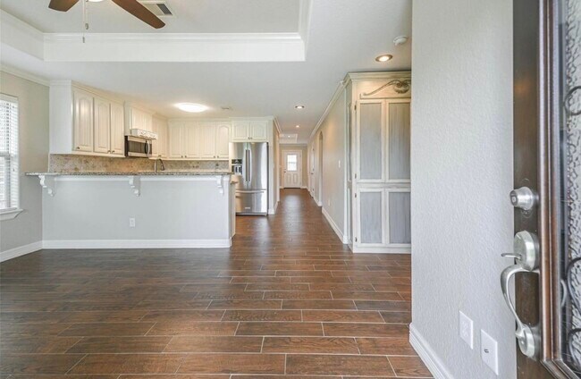 Building Photo - 115 Silverbell Cir